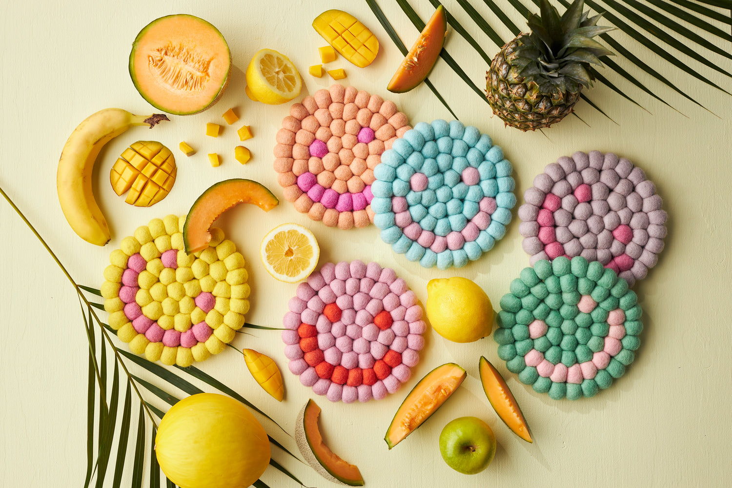 Ull trivet Smiley rund fersken