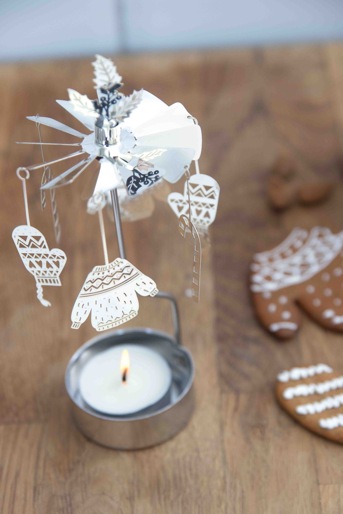 Englespill Winter Silver Pluto Design